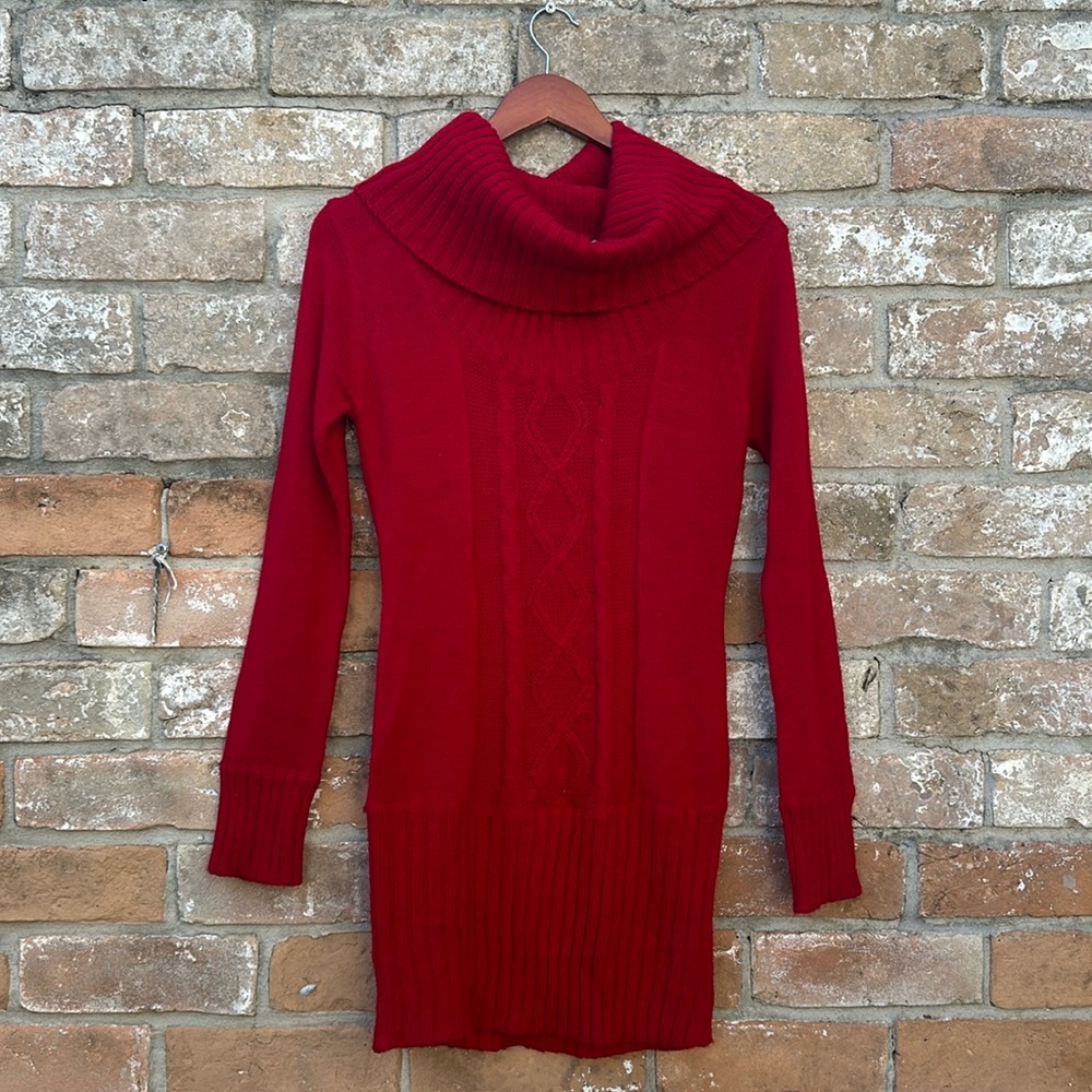 Red paint, size M, red sweater minidress.